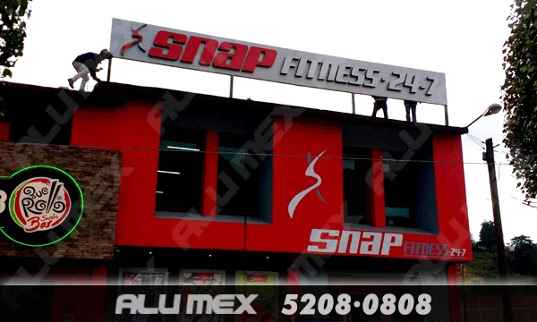 Anuncio Luminoso Gimnasio snap fitness