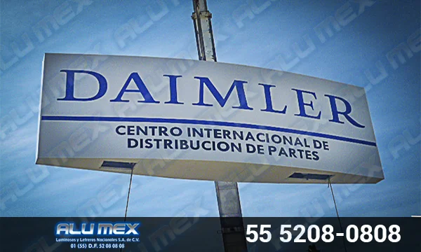 Totem Publicitario o Totem Corporativo de Daimler